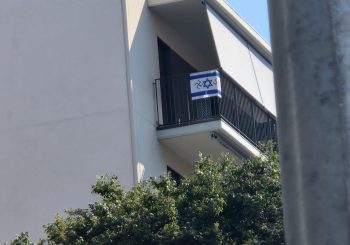 bandera en vivienda privada