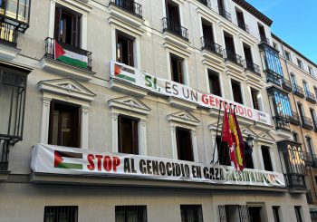 Pancartas Mas Madrid frente a CSI